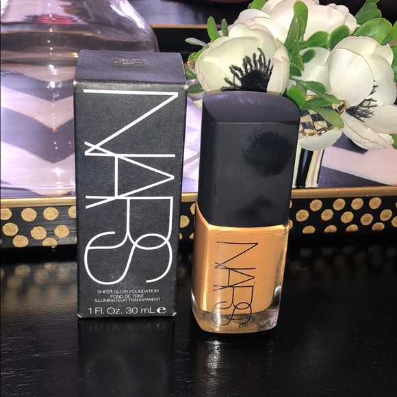 Nars Sheer Glow Foundation - Picture 3 of 4